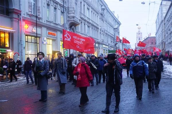 В Москве прошел марш в честь 99-й годовщины Октябрьской революции  - ảnh 1